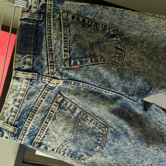 VTG acid wash Levis. Size 26-27. - Picture 4 of 4